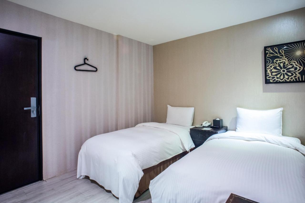 Xinshehotel - Chungli Таоуан Екстериор снимка