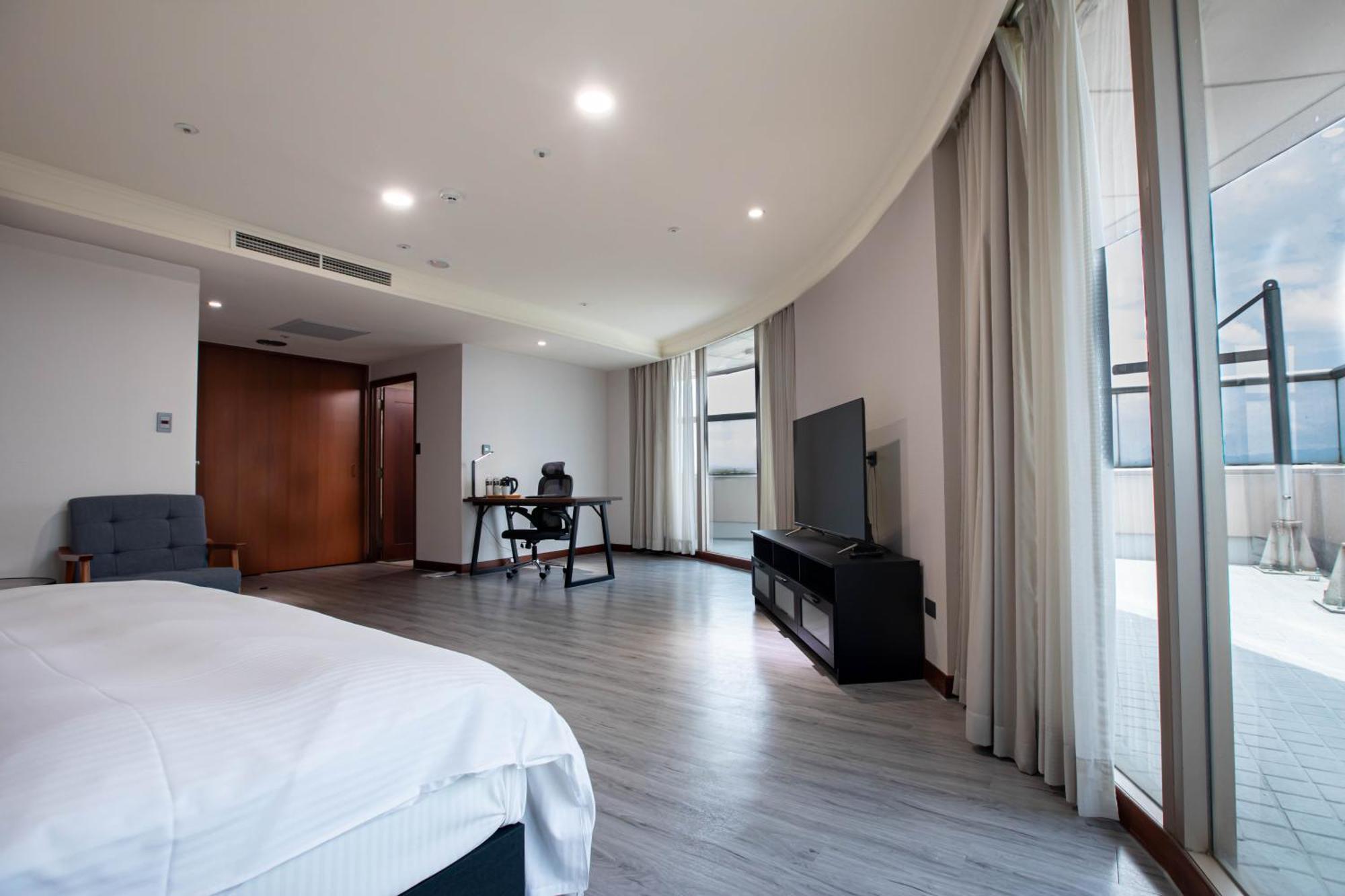 Xinshehotel - Chungli Таоуан Екстериор снимка