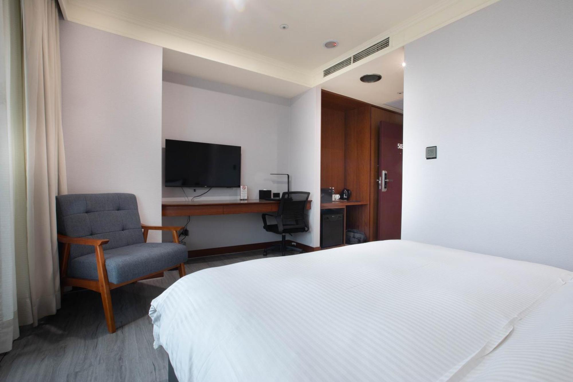 Xinshehotel - Chungli Таоуан Екстериор снимка